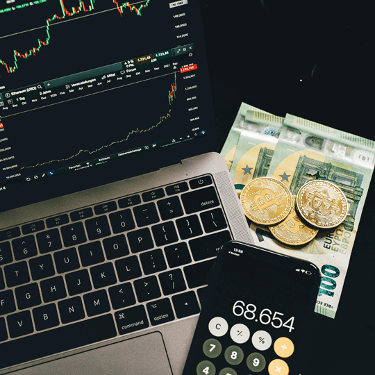 Stratiosynq - Team di esperti di criptovalute